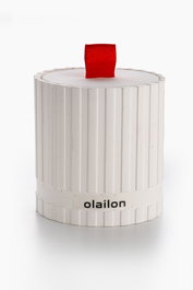 Aberto Design Vela Hormigón / Cinta Blanca y Roja, Aroma Ámbar, Ø8 x 8.5 cm